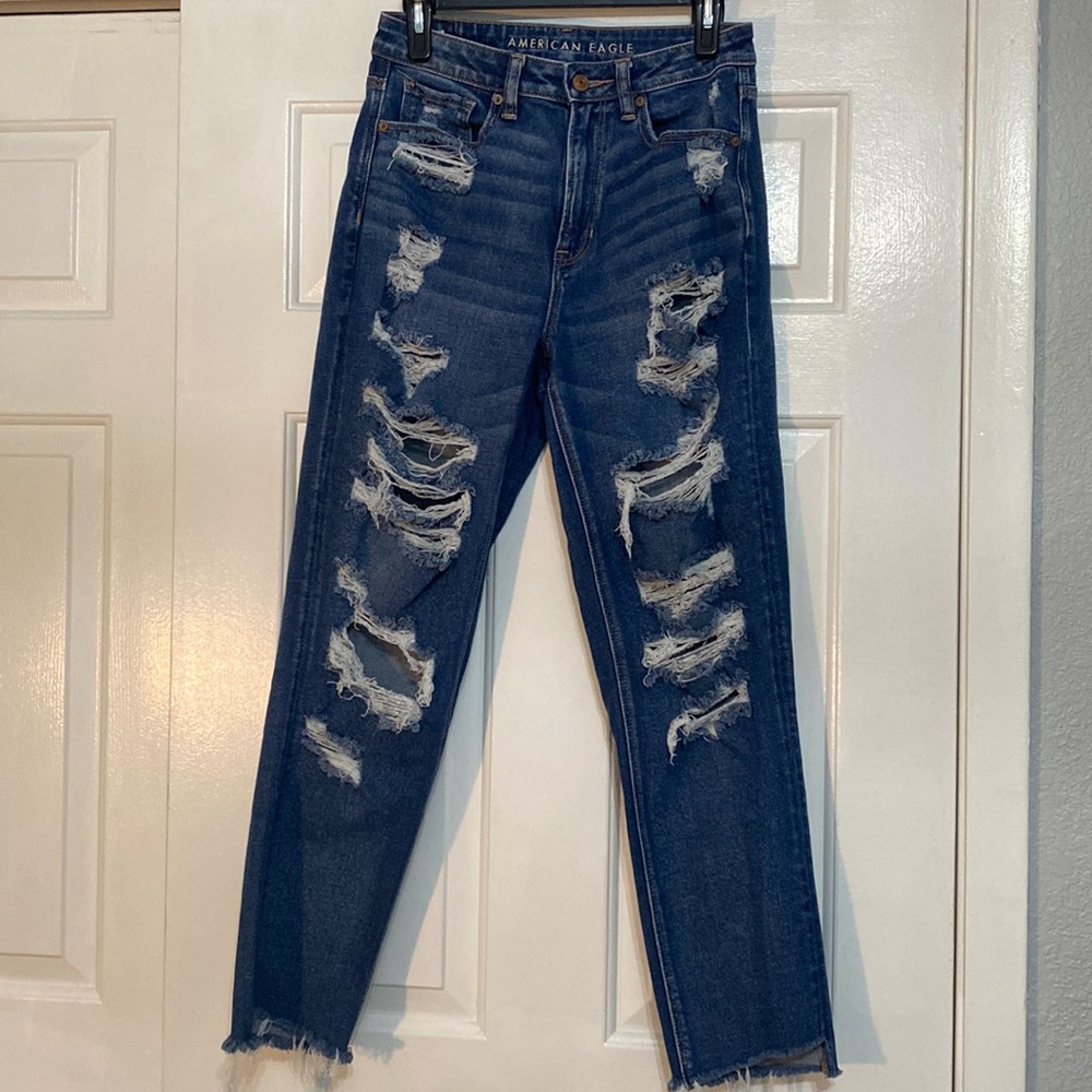 American eagle ripped mom jean size 6